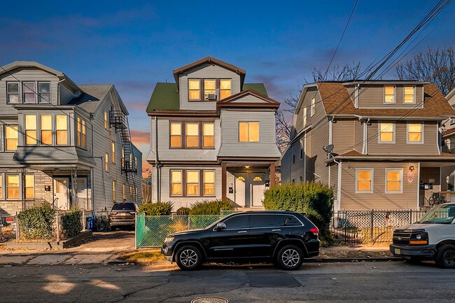 69 Cedar Ave, Unit 2 in Newark, NJ - Building Photo - Building Photo