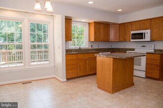 6015 Burnside Landing Dr in Burke, VA - Building Photo - Building Photo