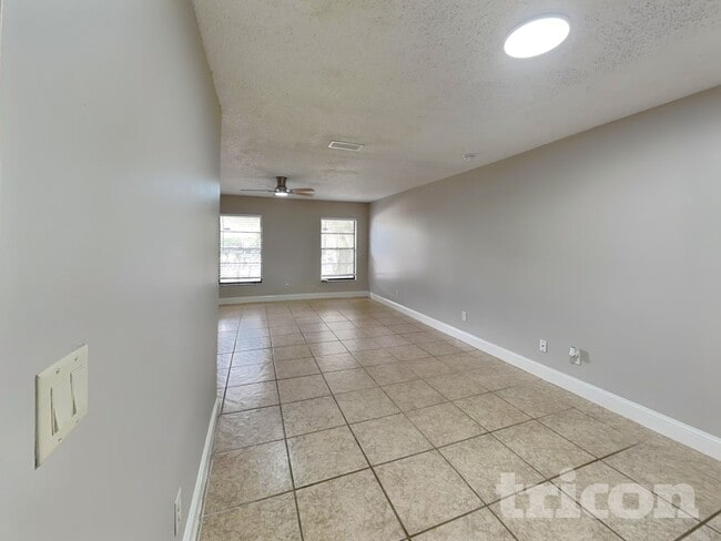 818 Tarawood Ln, Unit 03301 in Valrico, FL - Building Photo - Building Photo