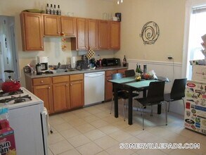 81 Newbury St, Unit 2 in Somerville, MA - Building Photo - Building Photo