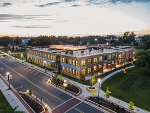 Sligh Town Homes and Apartments in Zeeland, MI - Foto de edificio - Building Photo