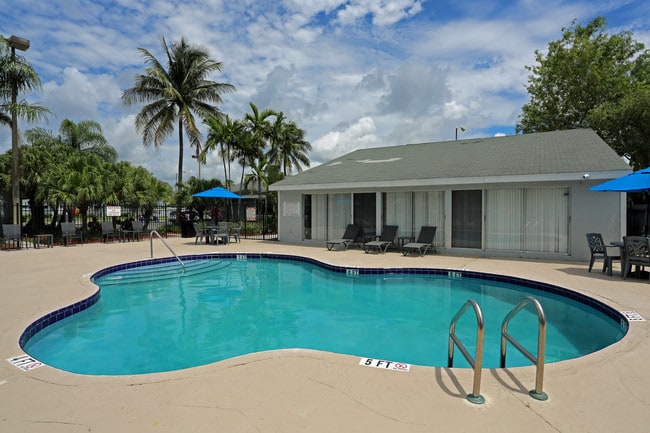 Spinnaker Landing Apartments in Riviera Beach, FL - Building Photo - Building Photo