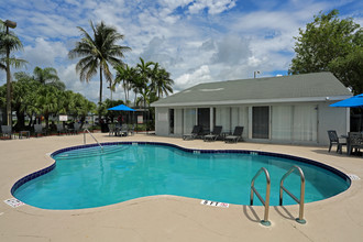 Spinnaker Landing Apartments in Riviera Beach, FL - Foto de edificio - Building Photo