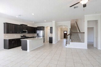 8107 Legacy Creek Dr in Tomball, TX - Building Photo - Building Photo