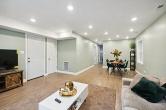 5565 W Gladys Ave in Chicago, IL - Building Photo - Building Photo