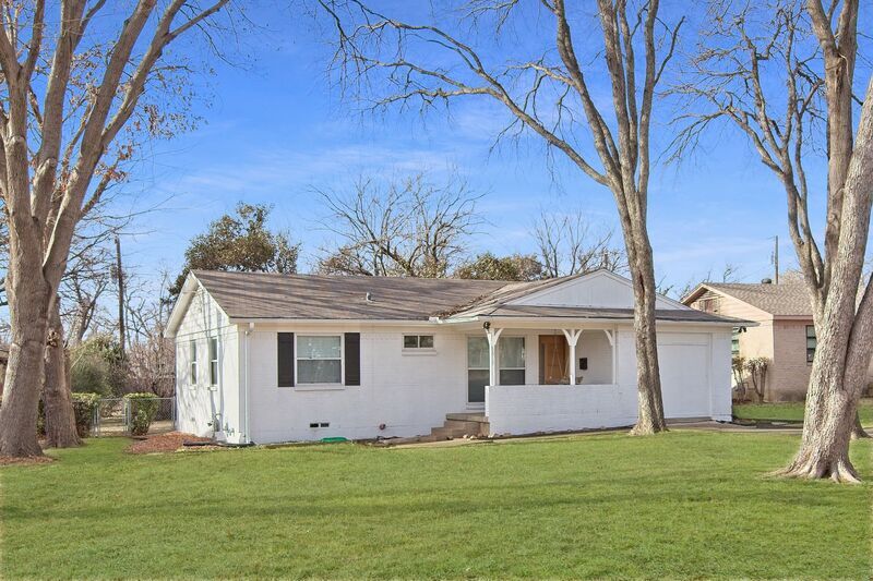 8815 Boundbrook Cir in Dallas, TX - Building Photo