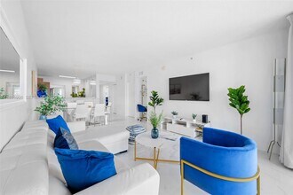 18100 N Bay Rd in Sunny Isles Beach, FL - Building Photo - Building Photo