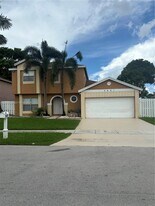 2661 Huron Way in Miramar, FL - Building Photo