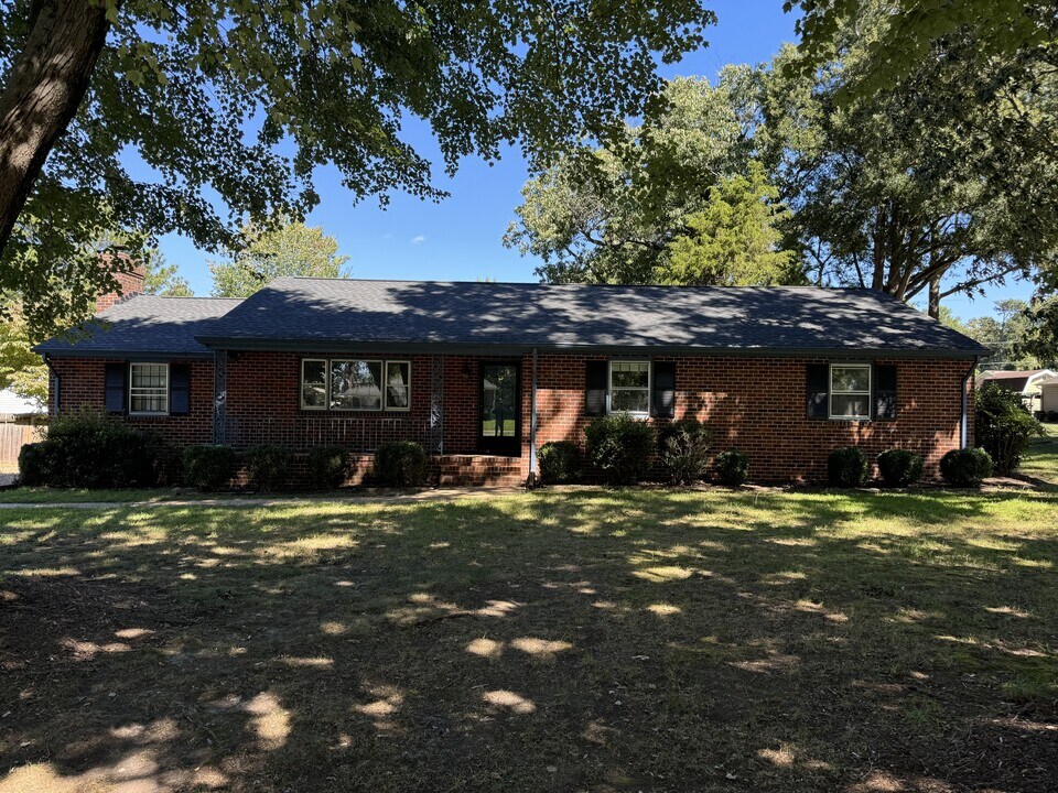 7238 Bellspring Dr in Mechanicsville, VA - Building Photo