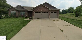 2616 Fieldstone Dr in Maryville, IL - Building Photo