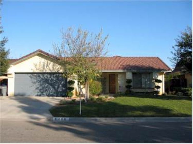 6486 N State Ave in Fresno, CA - Building Photo