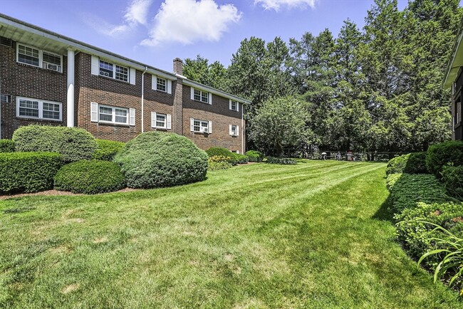 39 Pleasant St in Northborough, MA - Building Photo - Building Photo
