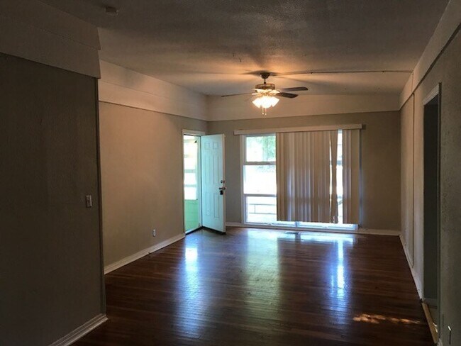 1807 Jackson Bluff Rd in Tallahassee, FL - Building Photo - Building Photo