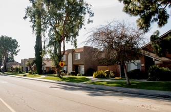 Autumn Glen Apartments in Bakersfield, CA - Foto de edificio - Building Photo