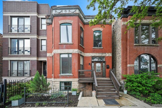262 N California Ave in Chicago, IL - Building Photo - Building Photo