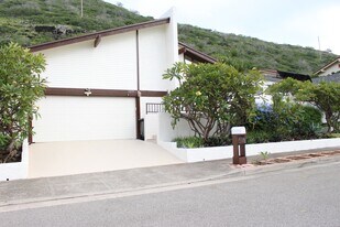 1279 Kaeleku St in Honolulu, HI - Building Photo