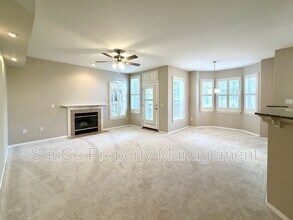 1231 NE Horizon Loop in Hillsboro, OR - Building Photo - Building Photo