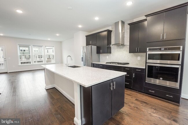 2056 Alder Ln in Dumfries, VA - Building Photo - Building Photo