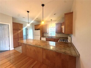 31 Garfield Ave in Bristol, RI - Building Photo - Building Photo
