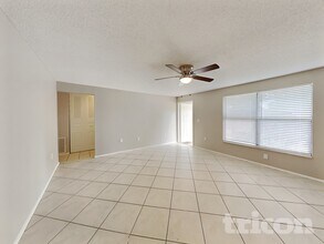 6101 37th Ave W in Bradenton, FL - Foto de edificio - Building Photo