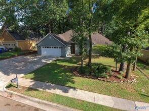 205 Jarrett Ln in Madison, AL - Foto de edificio - Building Photo