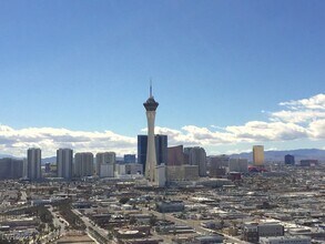 200 Hoover Ave in Las Vegas, NV - Building Photo - Building Photo