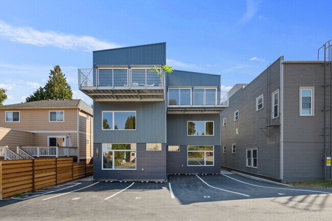 10120 NE 185th St, Unit Unit A in Bothell, WA - Building Photo - Building Photo