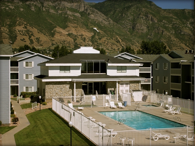 Carriage Cove - Student Living in Provo, UT - Foto de edificio - Building Photo