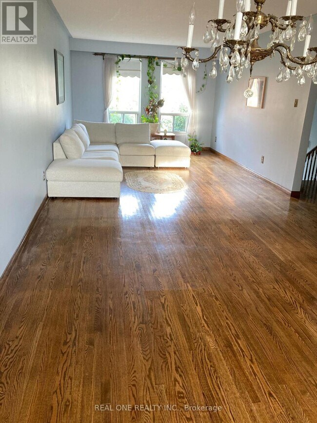 45 Chalet Rd in Toronto, ON - Building Photo - Building Photo