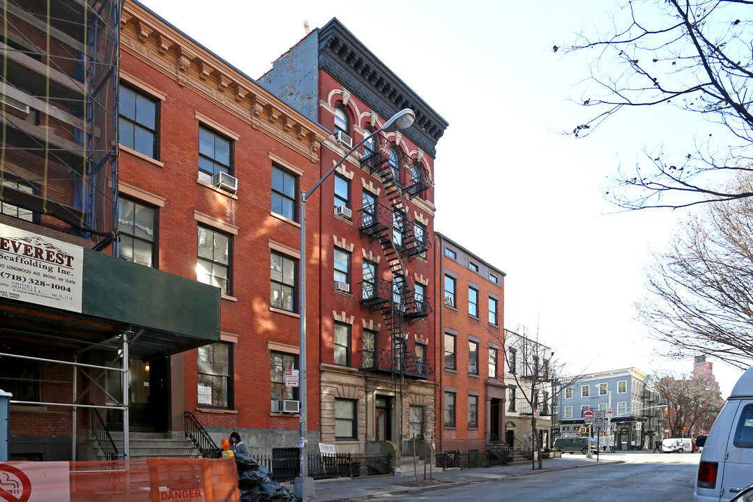 296 W 11th St in New York, NY - Foto de edificio