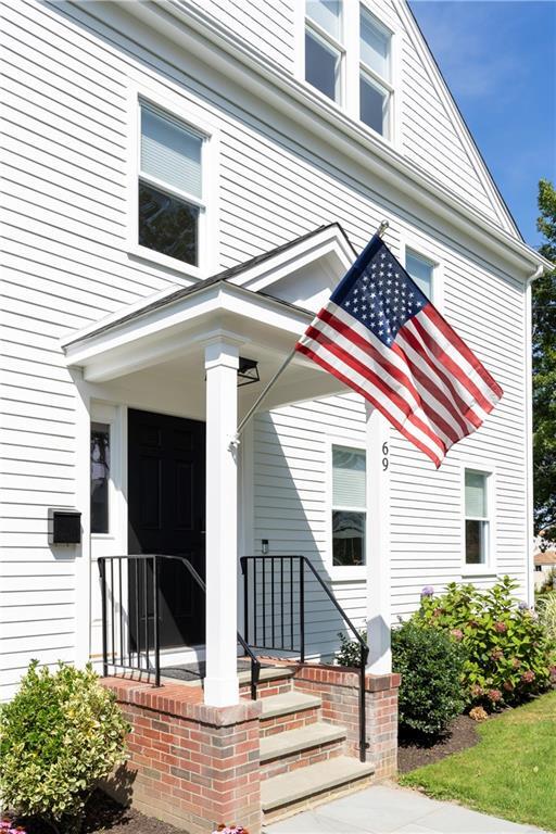 69 Carroll Ave in Newport, RI - Building Photo - Building Photo