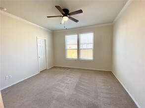 5216 Cressler Ln in Jarrell, TX - Building Photo - Building Photo