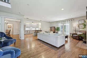 211 Pinelynn Rd in Glen Rock, NJ - Building Photo - Building Photo