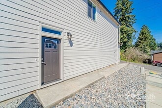 125 NE Newhouse Rd in Vancouver, WA - Foto de edificio - Building Photo