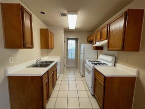 8117 West Gate Blvd in Austin, TX - Building Photo - Building Photo