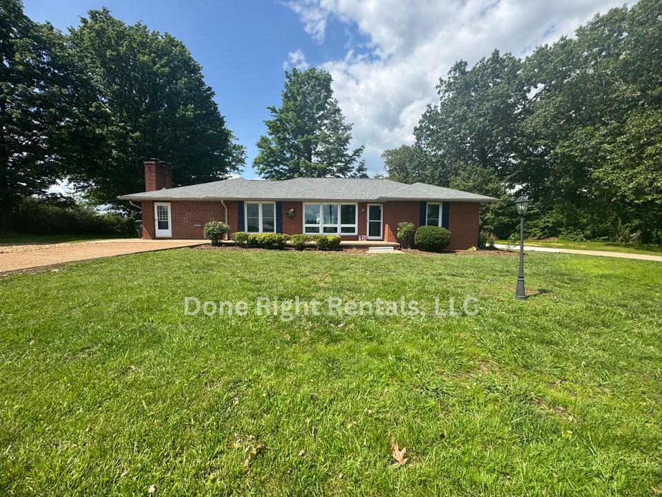388 E Noel Dr in Cadiz, KY - Building Photo
