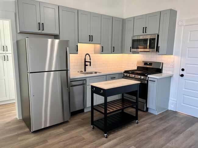 157 W Angela St, Unit 5 in Pleasanton, CA - Building Photo - Building Photo