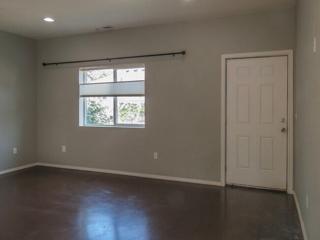 119 Cedar Ln-Unit -Unit B in Wood Village, OR - Building Photo - Building Photo