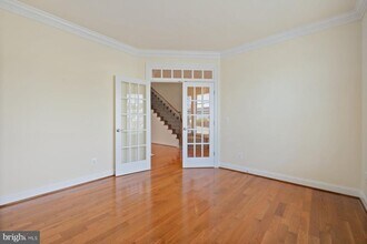 9313 Talisman Dr in Vienna, VA - Foto de edificio - Building Photo