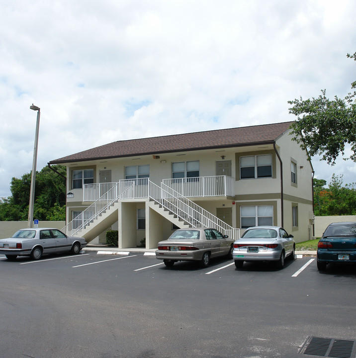 Meyers Estate in Fort Lauderdale, FL - Building Photo