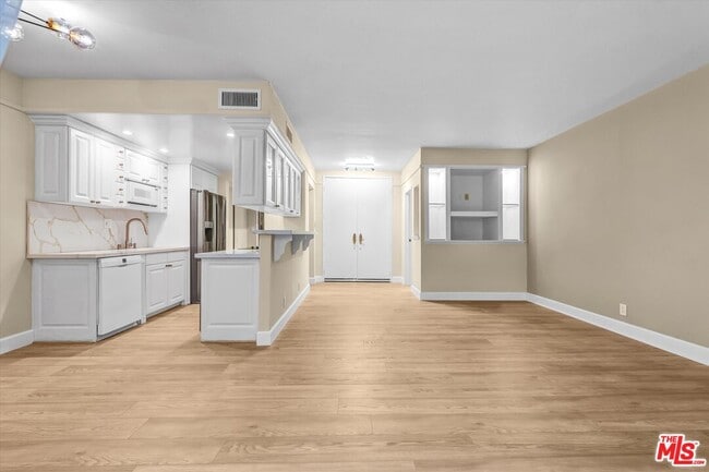 property at 1131 Alta Loma Rd