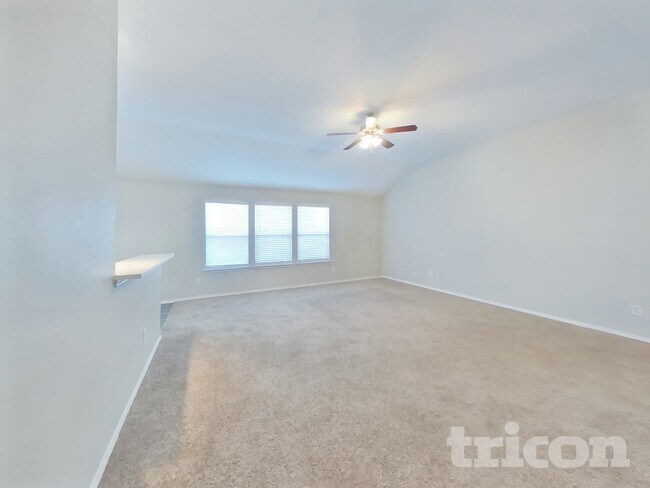 1915 Pin Oak Ln in Dallas, TX - Building Photo - Building Photo