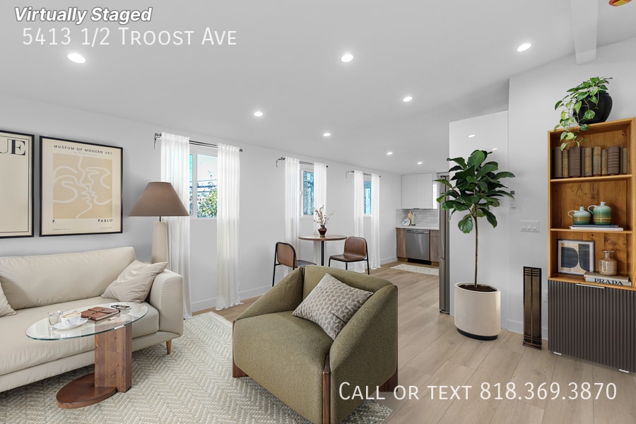 5413 1/2 Troost Ave in Los Angeles, CA - Building Photo