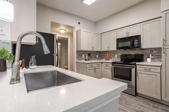4281 Westheimer Pl Dr in Houston, TX - Building Photo - Building Photo