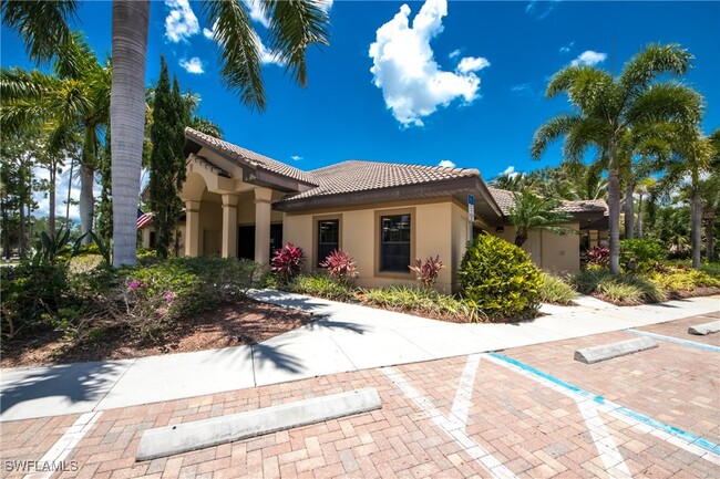 1051 Winding Pines Circle in Cape Coral, FL - Building Photo - Building Photo