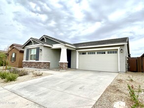 9332 W Encinas Ln in Tolleson, AZ - Foto de edificio - Building Photo