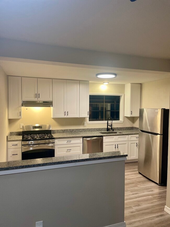 410 W Lindbergh Blvd in Universal City, TX - Building Photo - Building Photo