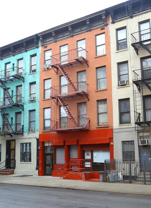 239 E 111th St in New York, NY - Foto de edificio