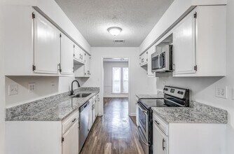 1320 Fox Trace Dr in Memphis, TN - Foto de edificio - Building Photo