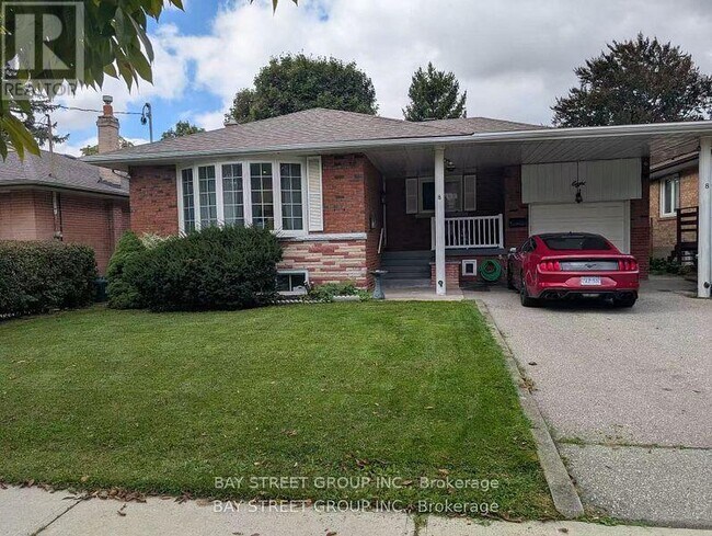 8 Storey Crescent in Toronto, ON - Building Photo - Building Photo